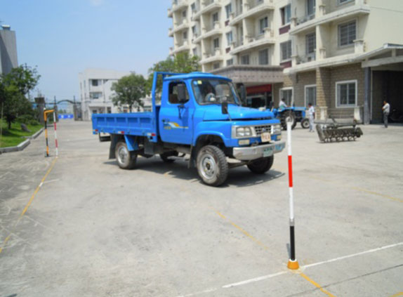 2011年我公司前往萧山农机监理站进行桩考仪培训